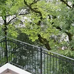 Riverside Rustic Ridge With Balcony - Two Bedroom With Balcony Lägenhet