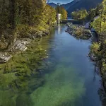 Riverside Rustic Ridge With Balcony - Two Bedroom With Balcony Apartman *