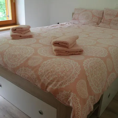 شقة Riverside Rustic Ridge With Balcony - Two Bedroom With Balcony *