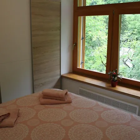 Riverside Rustic Ridge With Balcony - Two Bedroom With Balcony شقة *