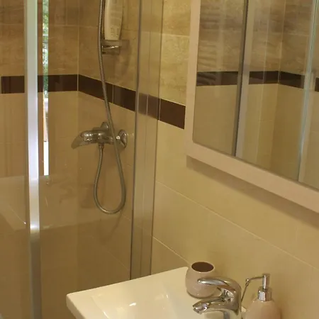 Riverside Rustic Ridge With Balcony - Two Bedroom With Balcony شقة
