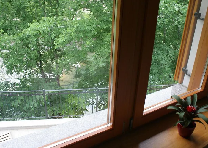 Riverside Rustic Ridge With Balcony - Two Bedroom With Balcony شقة *