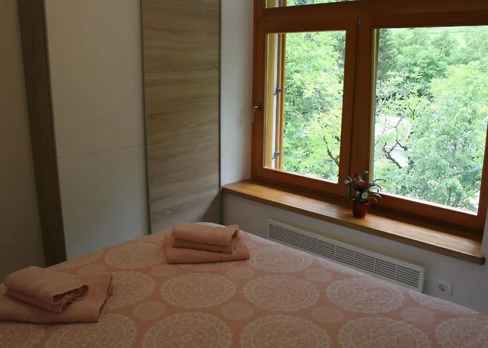 Riverside Rustic Ridge With Balcony - Two Bedroom With Balcony شقة *