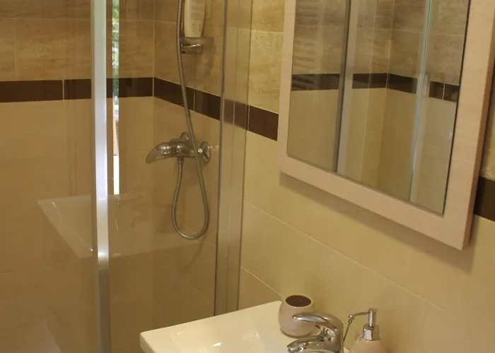 Riverside Rustic Ridge With Balcony - Two Bedroom With Balcony شقة